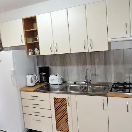 Lovely In For 20 Persons *
