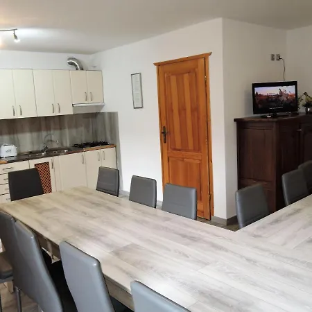 Lovely In For 20 Persons *