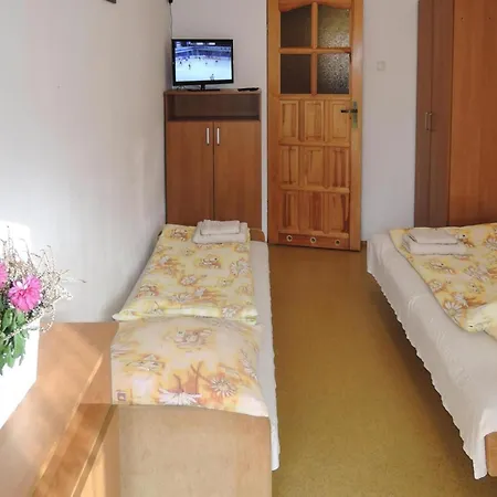 Lovely In For 20 Persons *